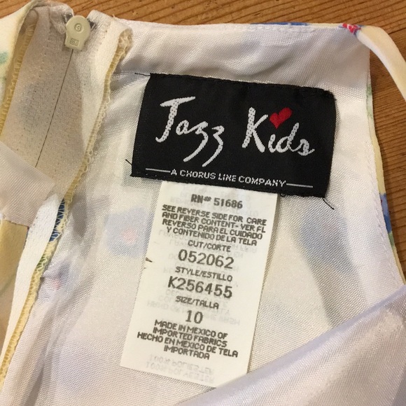 Pretty Sleeveless Floral Dress - Picture 6 of 6